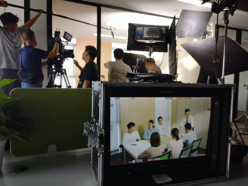 赫章县TVC拍摄公司：科技产品视觉化大师，诠释未来感与功能美学