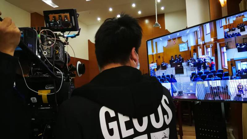 AI生成VS人工创意——赫章县广告片拍摄公司的技术浪漫主义实践